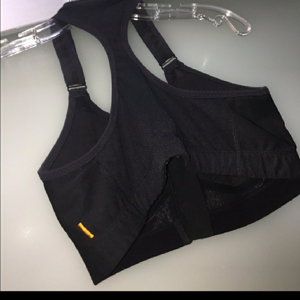 Sports bra zip up
